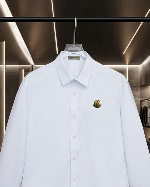 モンクレール 文字ロゴ刺繍入りの長袖シャツ