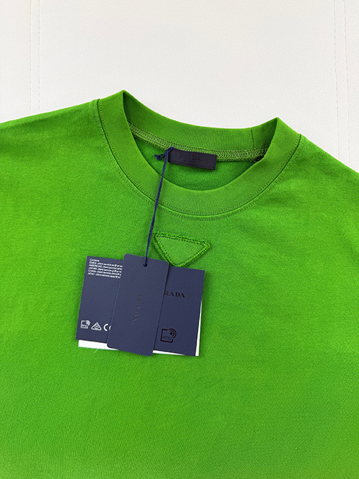 プラダ 三角形のパッチが付いたウォッシュの半袖Tシャツ
