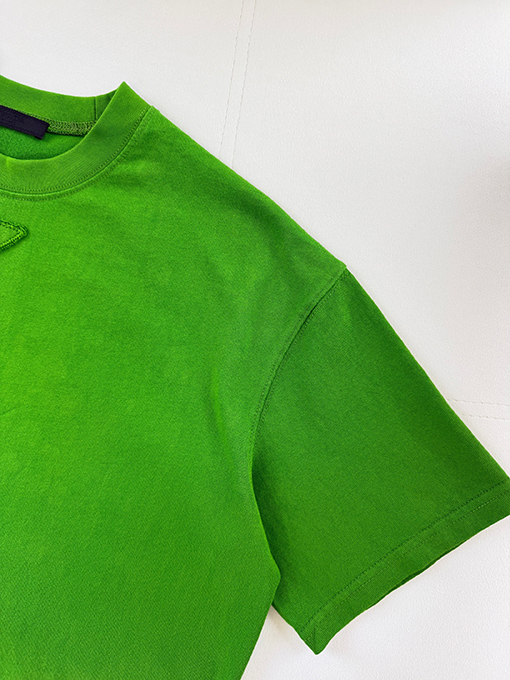 プラダ 三角形のパッチが付いたウォッシュの半袖Tシャツ