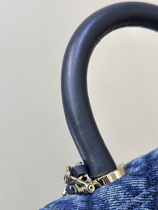 シャネルコピー 4244レディースシリーズ 24K厚シャンパンゴールドメッキ金具バッグ