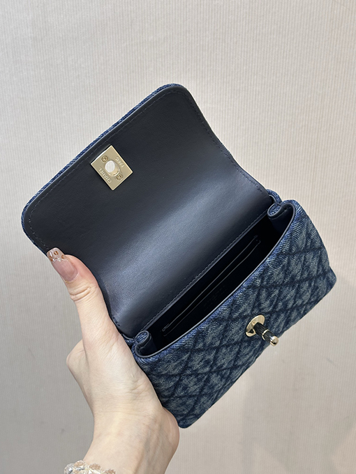 シャネルコピー 4244レディースシリーズ 24K厚シャンパンゴールドメッキ金具バッグ