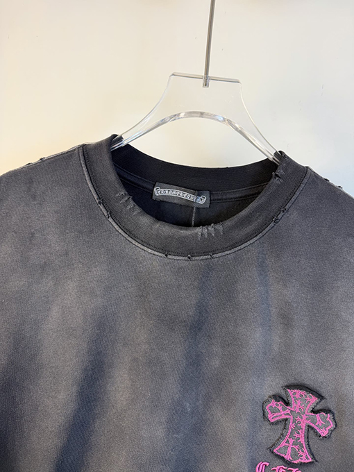 クロムハーツ 前面と背面に万ステッチのベルリンドアップリケ刺繍をした半袖Tシャツ