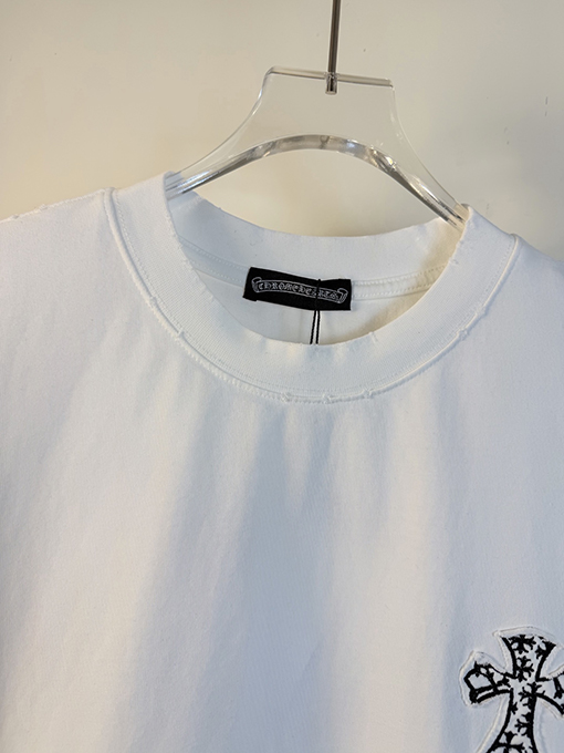 クロムハーツ 前面と背面に万ステッチのベルリンドアップリケ刺繍をした半袖Tシャツ