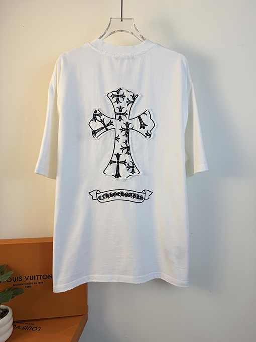 クロムハーツ 前面と背面に万ステッチのベルリンドアップリケ刺繍をした半袖Tシャツ