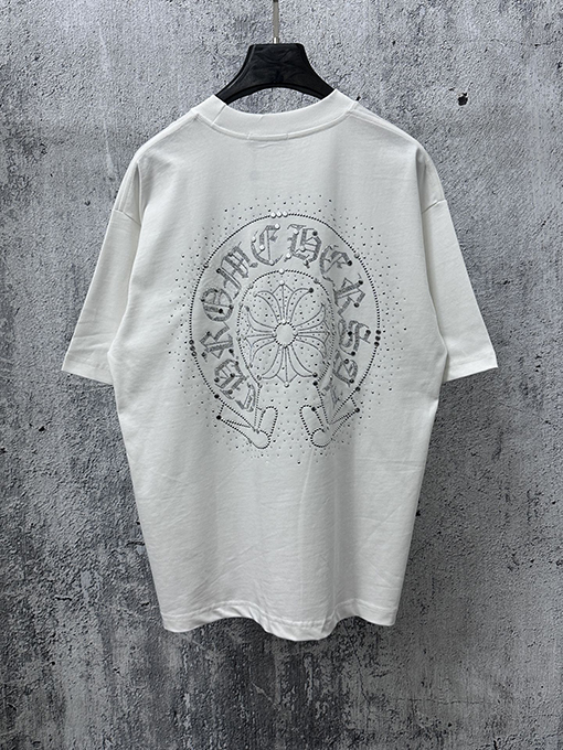 クロムハーツ アルミ板で装飾された半袖Tシャツ
