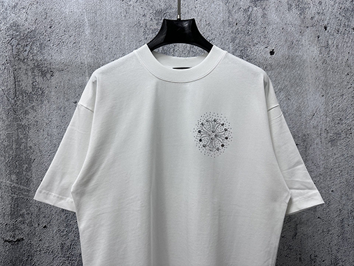 クロムハーツ アルミ板で装飾された半袖Tシャツ