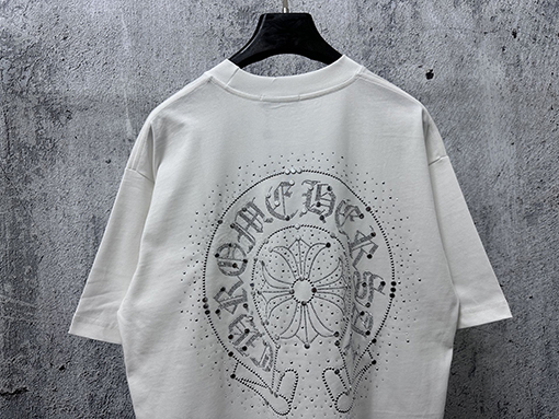 クロムハーツ アルミ板で装飾された半袖Tシャツ