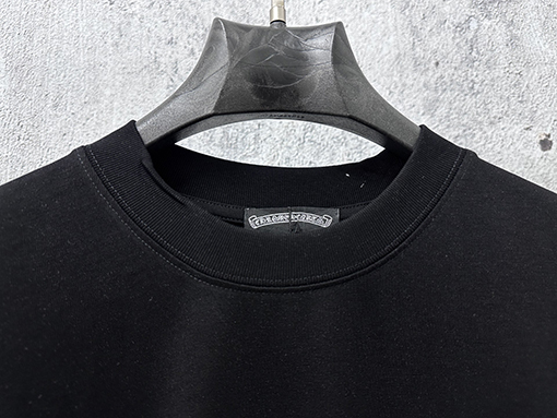 クロムハーツ アルミ板で装飾された半袖Tシャツ