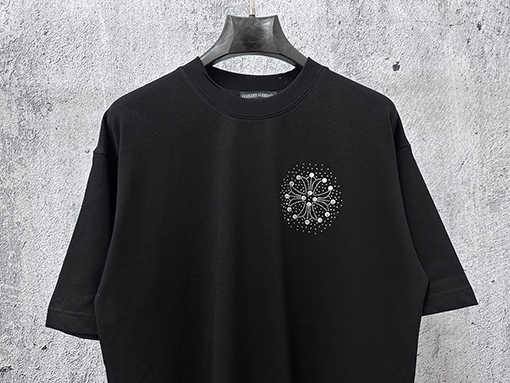 クロムハーツ アルミ板で装飾された半袖Tシャツ