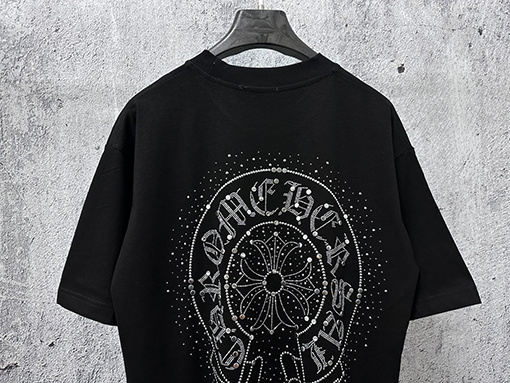 クロムハーツ アルミ板で装飾された半袖Tシャツ