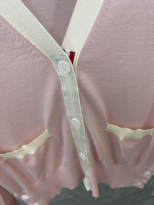 トムブラウン クラシックの4本ストライプニットVネックポケットカーディガン