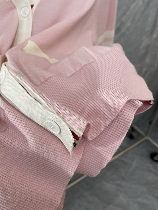 トムブラウン クラシックの4本ストライプニットVネックポケットカーディガン