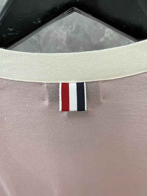 トムブラウン クラシックの4本ストライプニットVネックポケットカーディガン