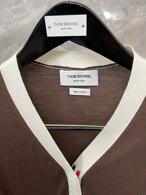 トムブラウン クラシックの4本ストライプニットVネックポケットカーディガン