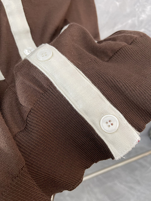 トムブラウン クラシックの4本ストライプニットVネックポケットカーディガン