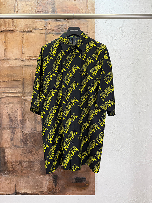 バレンシアガスーパーコピー Balenciaga 文字プリントの半袖シャツ