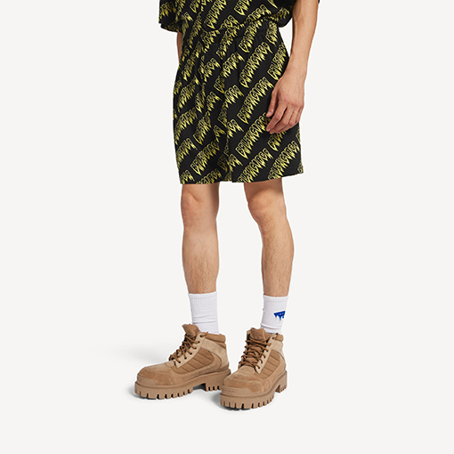 バレンシアガ Balenciaga 文字プリントのショートパンツ