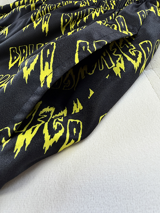 バレンシアガ Balenciaga 文字プリントのショートパンツ