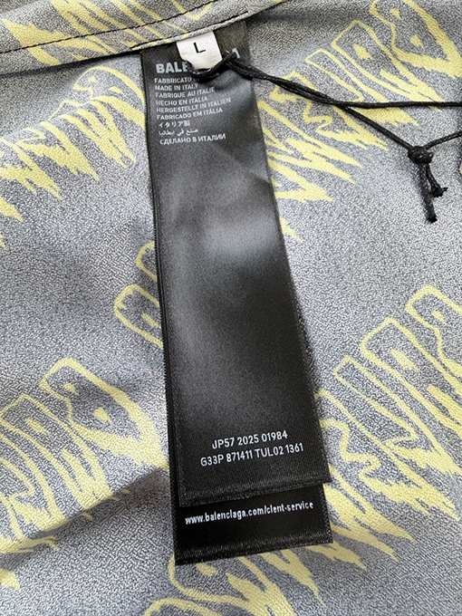 バレンシアガ Balenciaga 文字プリントのショートパンツ