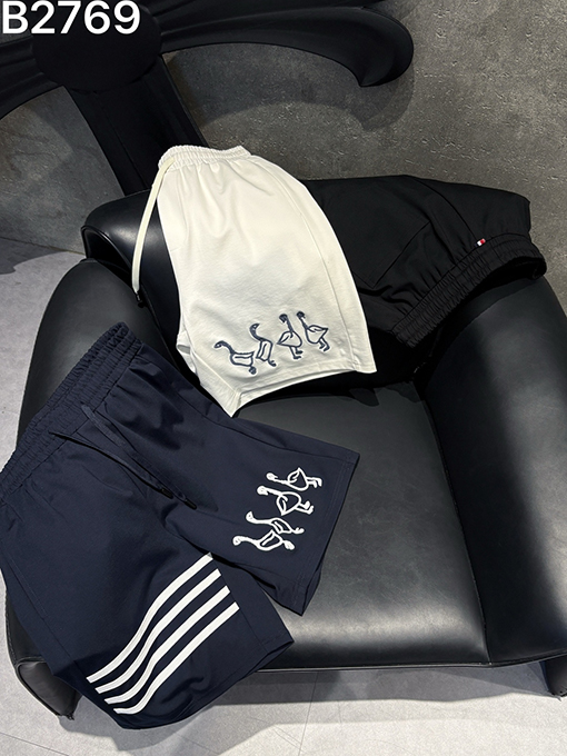 トムブラウンブランドスーパーコピー 新作ニット刺繍ロゴ入りグラデーションショーツ