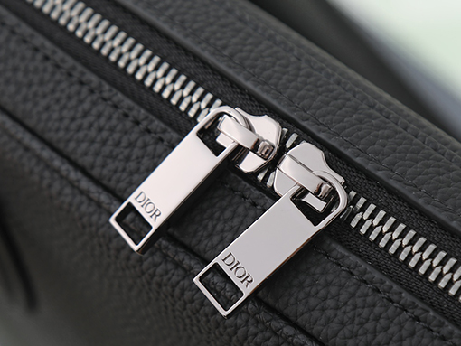 ディオール マットグレイン牛革クラッチバッグ