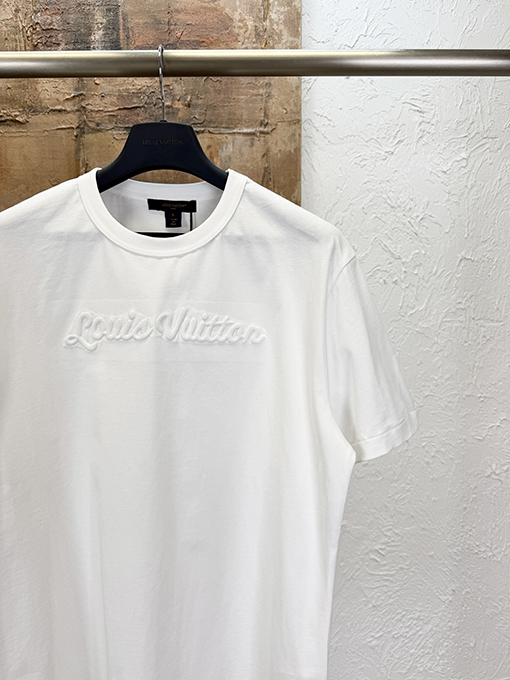 ルイヴィトンコピー 刺繍ロゴ入り半袖Tシャツ