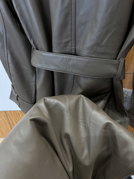 ボッテガヴェネタスーパーコピー 編み込みショルダーストラップ付きダブルブレストレザートレンチコート