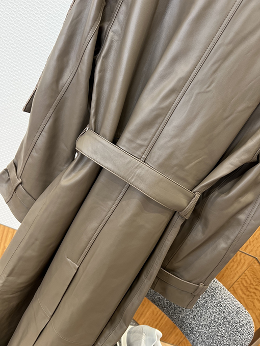 ボッテガヴェネタスーパーコピー 編み込みショルダーストラップ付きダブルブレストレザートレンチコート