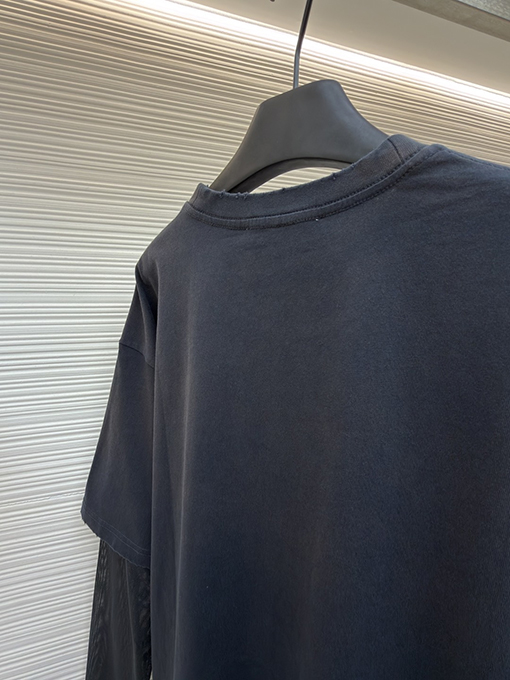 アクネストゥディオズ Acne Studios レトロスタイルのレイヤード風ツーピースロゴ入り長袖シャツ