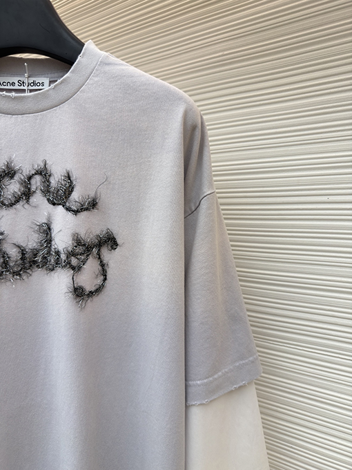 アクネストゥディオズ Acne Studios レトロスタイルのレイヤード風ツーピースロゴ入り長袖シャツ