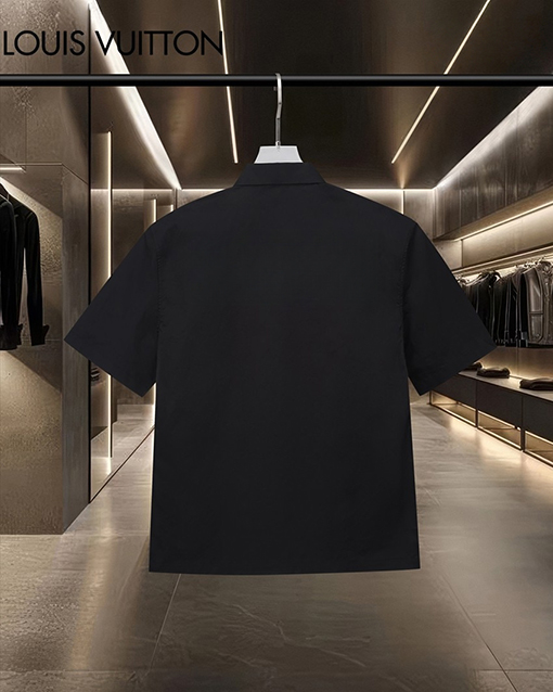 ルイヴィトンブランドスーパーコピー LOUIS VUITTON 胸に刺繍ロゴが入った半袖シャツ