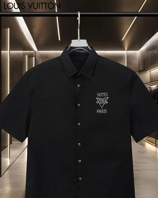 ルイヴィトンブランドスーパーコピー LOUIS VUITTON 胸に刺繍ロゴが入った半袖シャツ
