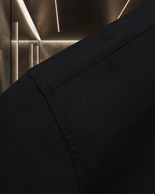 ルイヴィトンブランドスーパーコピー LOUIS VUITTON 胸に刺繍ロゴが入った半袖シャツ