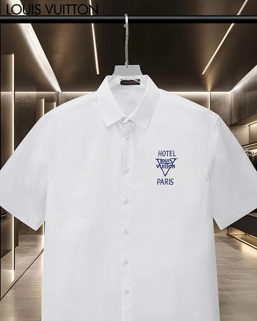 ルイヴィトンブランドスーパーコピー LOUIS VUITTON 胸に刺繍ロゴが入った半袖シャツ