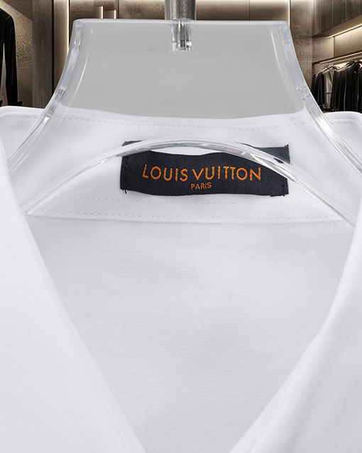 ルイヴィトンブランドスーパーコピー LOUIS VUITTON 胸に刺繍ロゴが入った半袖シャツ