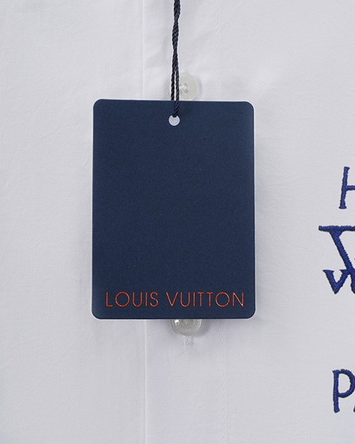 ルイヴィトンブランドスーパーコピー LOUIS VUITTON 胸に刺繍ロゴが入った半袖シャツ