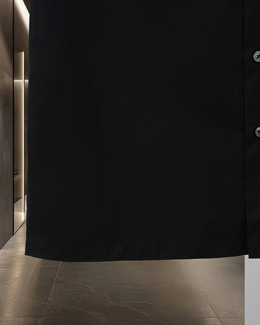 ルイヴィトン LV 胸に刺繍ロゴが入ったクラシックな半袖シャツ