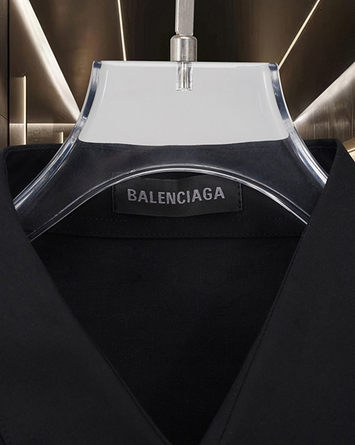 バレンシアガコピー Balenclaga 文字ロゴ刺繍入り半袖シャツ