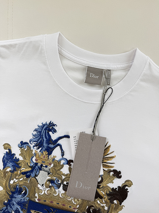 ルイヴィトン 盾型の刺繍り半袖Tシャツ