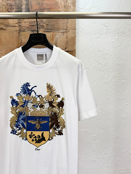 ルイヴィトン 盾型の刺繍り半袖Tシャツ