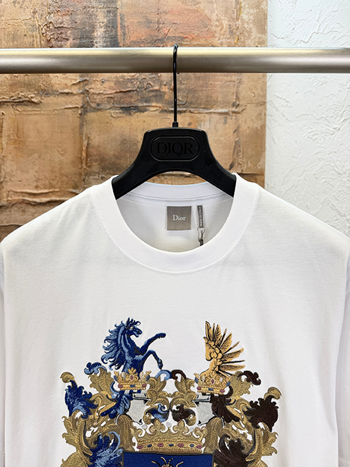 ルイヴィトン 盾型の刺繍り半袖Tシャツ