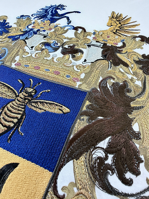 ルイヴィトン 盾型の刺繍り半袖Tシャツ