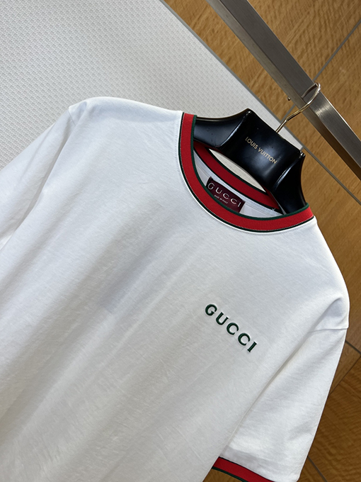 グッチスーパーコピー GUCCI 文字刺繍り赤と緑のリボン付き半袖Tシャツ