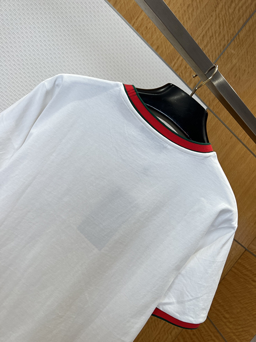 グッチスーパーコピー GUCCI 文字刺繍り赤と緑のリボン付き半袖Tシャツ