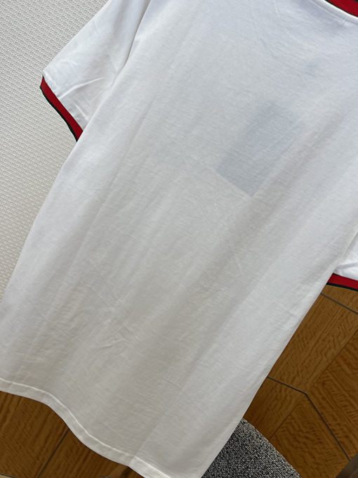 グッチスーパーコピー GUCCI 文字刺繍り赤と緑のリボン付き半袖Tシャツ