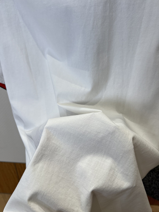 グッチスーパーコピー GUCCI 文字刺繍り赤と緑のリボン付き半袖Tシャツ