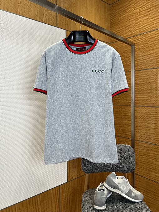 グッチスーパーコピー GUCCI 文字刺繍り赤と緑のリボン付き半袖Tシャツ