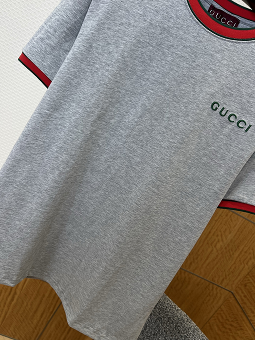 グッチスーパーコピー GUCCI 文字刺繍り赤と緑のリボン付き半袖Tシャツ
