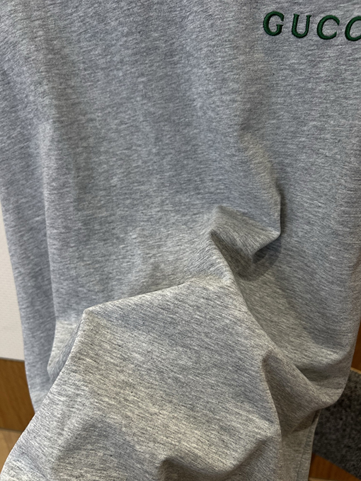 グッチスーパーコピー GUCCI 文字刺繍り赤と緑のリボン付き半袖Tシャツ