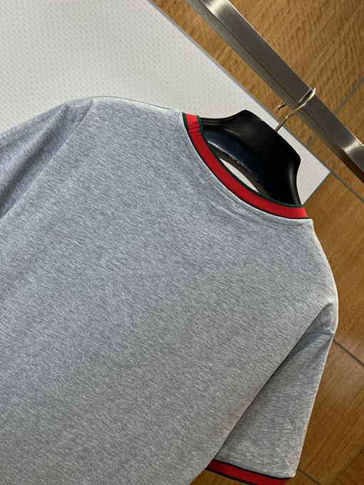 グッチスーパーコピー GUCCI 文字刺繍り赤と緑のリボン付き半袖Tシャツ